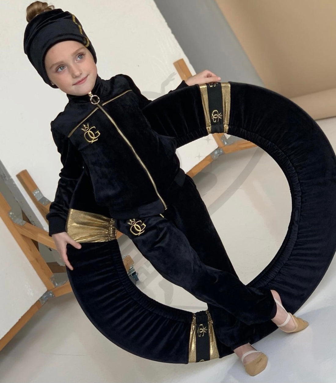 Queen Velour Tracksuits 110Cm (3-4Years) Suits